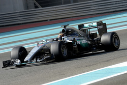 Pascal Wehrlein, Mercedes AMG F1 test met banden van Pirelli voor 2017 Pirelli
