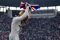 2017 Formula 1 şampiyonu Lewis Hamilton, Mercedes AMG F1, Valtteri Bottas, Mercedes AMG F1
