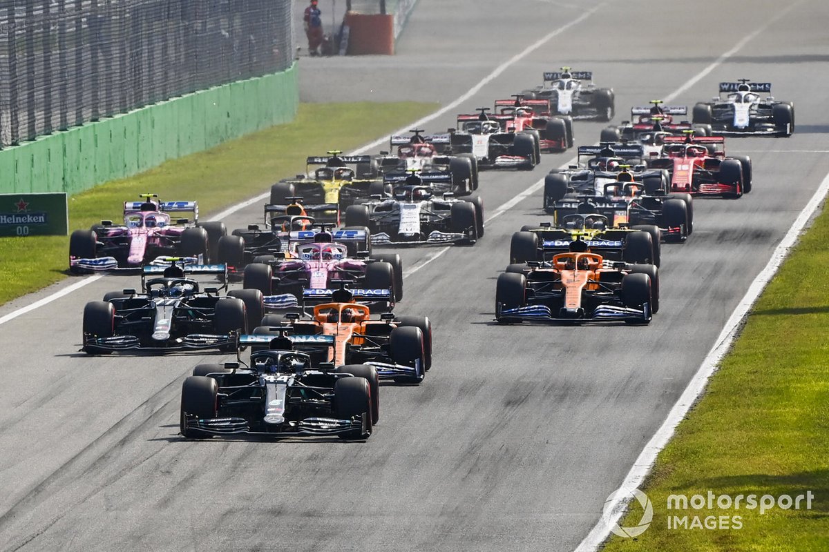 Lewis Hamilton, Mercedes F1 W11 Carlos Sainz Jr., McLaren MCL35, Valtteri Bottas, Mercedes F1 W11 and Lando Norris, McLaren MCL35 at the start of the race