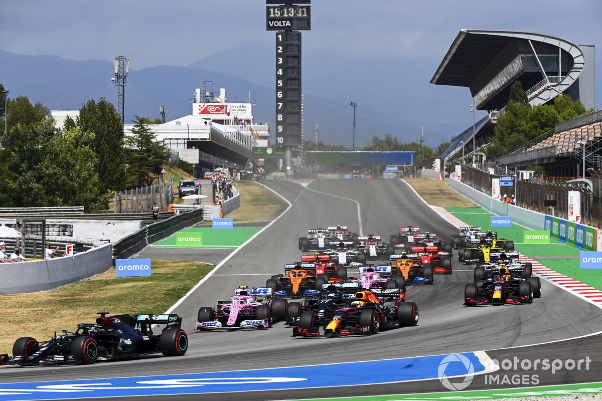 Lewis Hamilton, Mercedes F1 W11 EQ Performance, Valtteri Bottas, Mercedes F1 W11 EQ Performance, Max Verstappen, Red Bull Racing RB16, Lance Stroll, Racing Point RP20, Sergio Perez, Racing Point RP20, saat start di GP Spanyol 2020 lalu.
