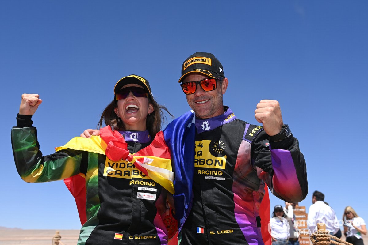 Cristina Gutiérrez, Sébastien Loeb y el equipo X44 celebran su victoria