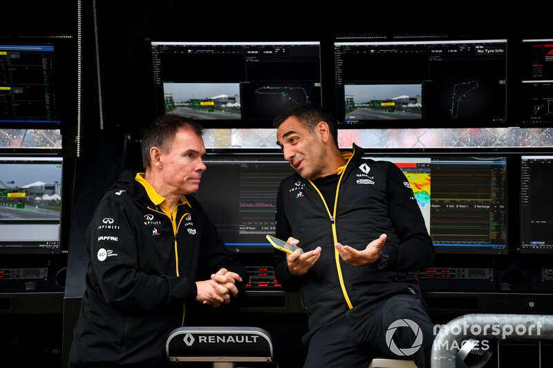 Alan Permane, directeur des opérations de bord de piste Renault F1 Team et Cyril Abiteboul, directeur général Renault F1 Team