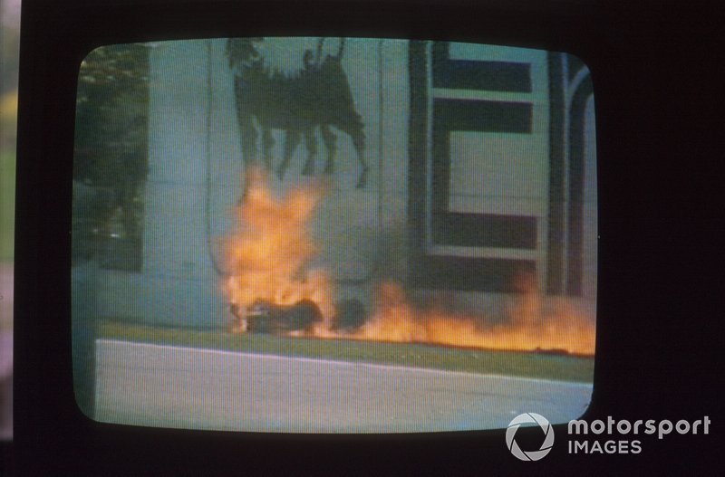 Accidente de Gerhard Berger, Ferrari en un monitor