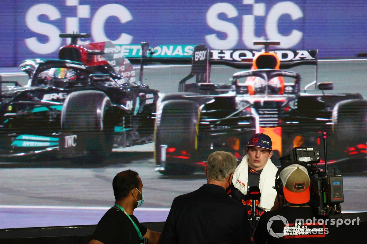 Max Verstappen interviewé après la course de Djeddah