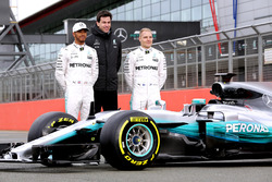 Lewis Hamilton, Toto Wolff, Valtteri Bottas, Mercedes AMG F1 en de Mercedes AMG F1 W08