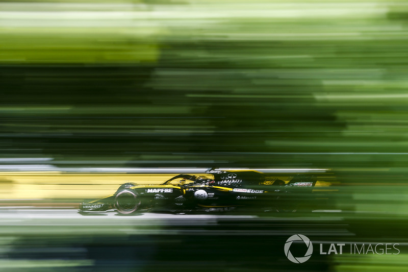 <img src="https://cdn-1.motorsport.com/static/custom/car-thumbs/F1_2018/TESTS/renault.png" alt="" width="250" /> Renault