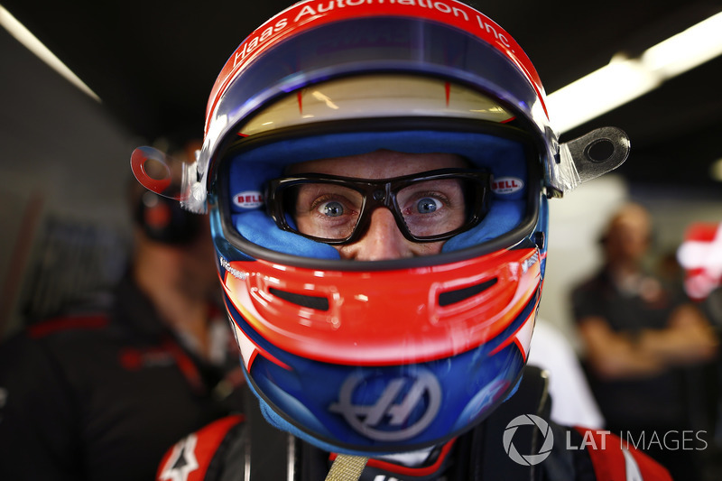 Romain Grosjean, Haas F1 Team, indossa degli occhiali con una telecamera teleiiva
