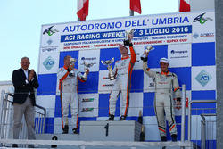 Gara 1 podio TCS: Andrea Bassi, Seat Leon-TCS 2.0, Kevin Giacon, Alfa Romeo Mito-TCS 1.4, Giampiero