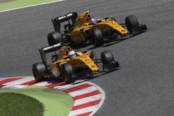 Kevin Magnussen, Renault Sport F1 Team RS16 en ploegmaat Jolyon Palmer, Renault Sport F1 Team RS16