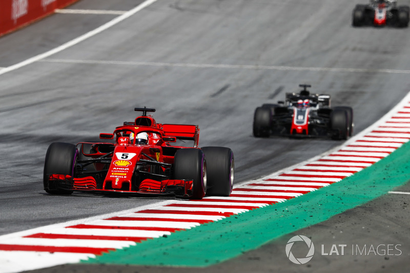 Sebastian Vettel, Ferrari SF71H, Romain Grosjean, Haas F1 Team VF-18