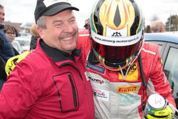 Roland Baumann, Teammanager Toyota Swiss Racing, und Manuel Amweg