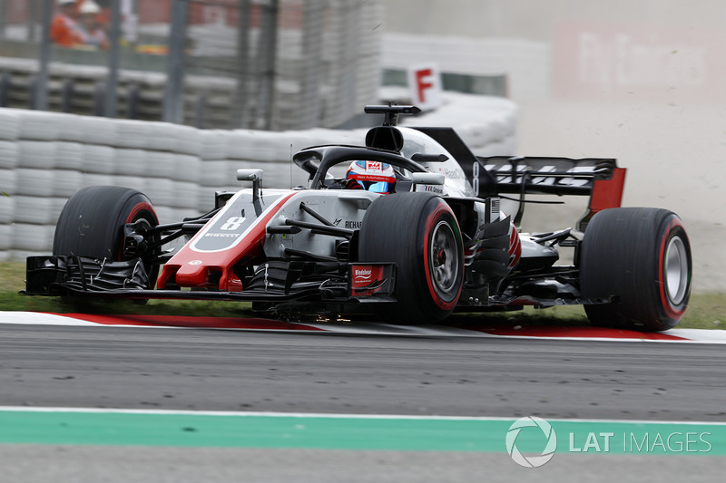 Romain Grosjean, Haas F1 Team VF-18 se va de largo sobre el bordillo