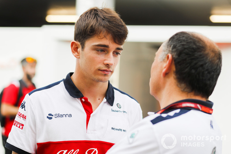 Charles Leclerc rijdt in 2019 bij Ferrari.