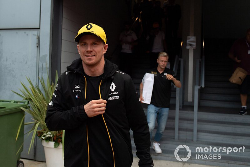 Nico Hulkenberg, Renault F1 Team et Kevin Magnussen, Haas F1