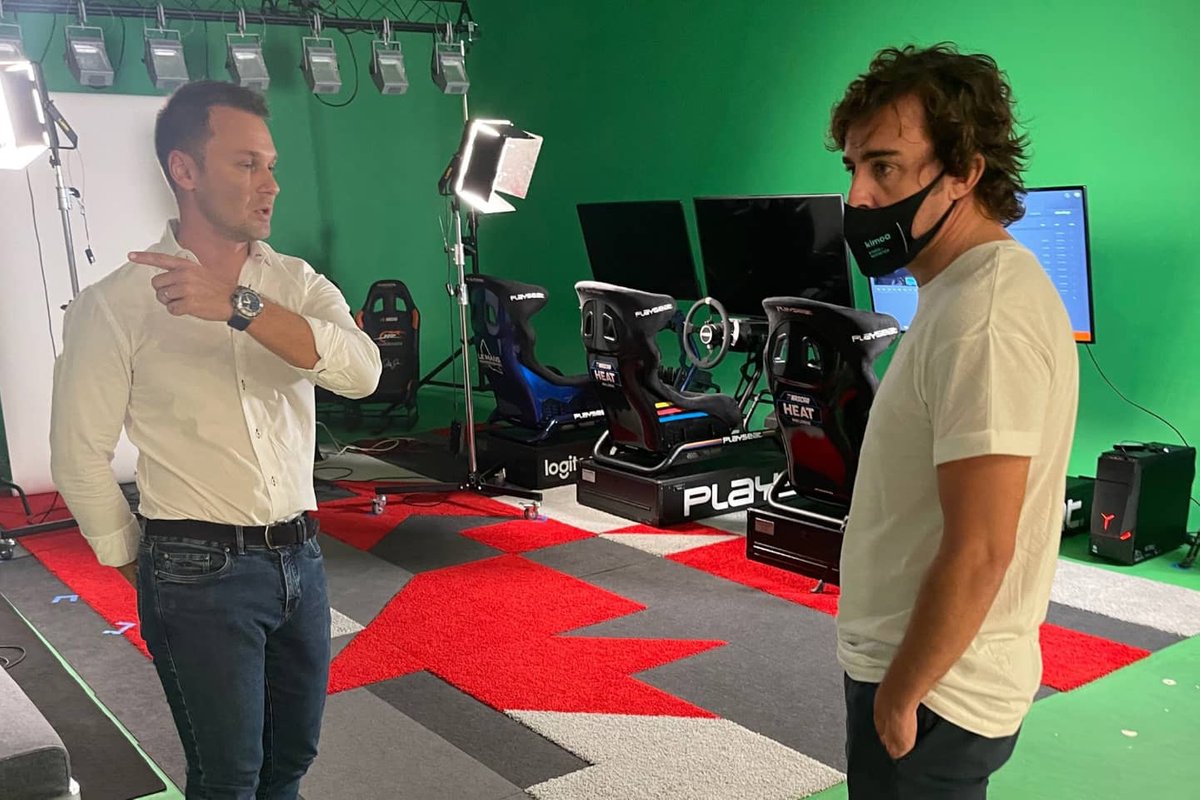 Fernando Alonso, Alpine visits Motorsport Network office in Miami