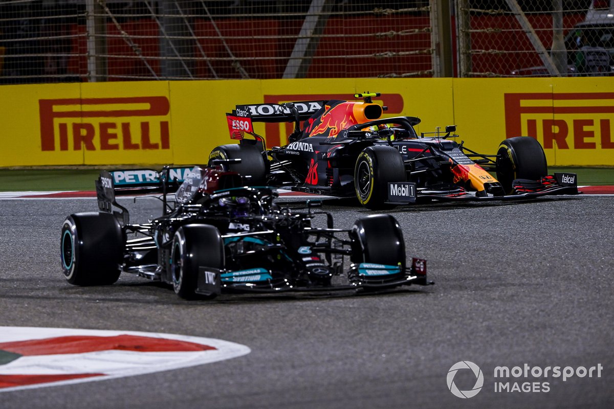 Lewis Hamilton, Mercedes W12, Sergio Pérez, Red Bull Racing RB16B