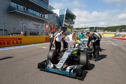 Lewis Hamilton, Mercedes AMG F1 Team W07 on the grid