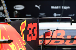 Red Bull Racing RB13 engine cover fin