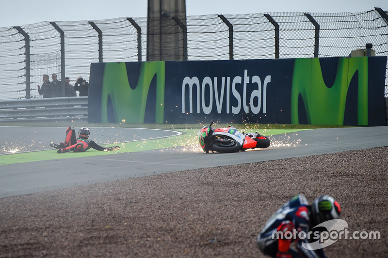 Sturz: Stefan Bradl, Aprilia Racing Team Gresini; Jorge Lorenzo, Yamaha Factory Racing