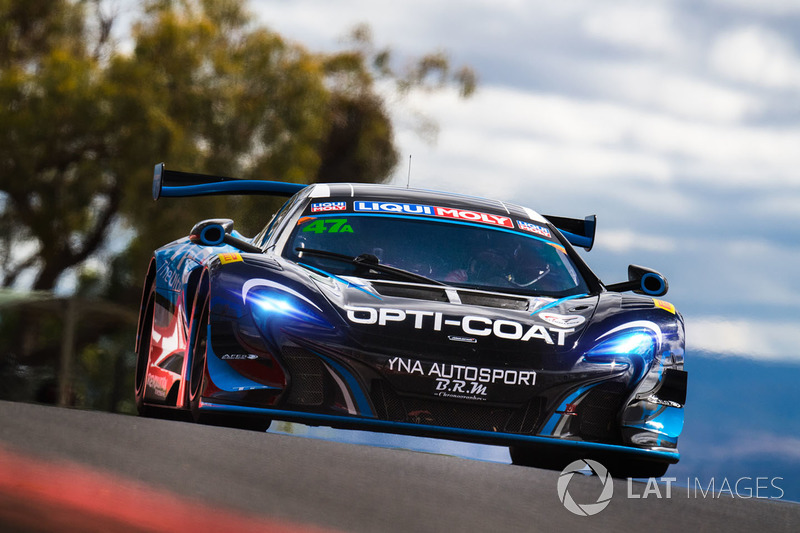 #47 YNA Autosport McLaren 650S GT3