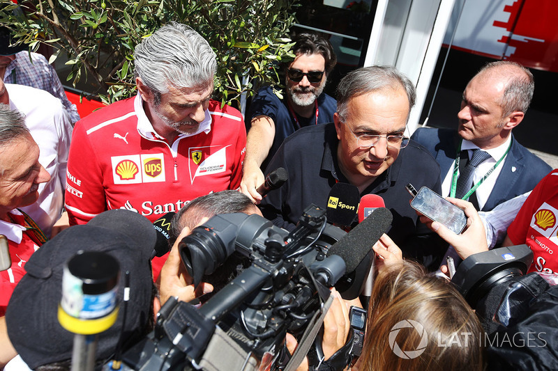 Sergio Marchionne, Director Ejecutivo, Chrysler Fiat y Presidente de Ferrari, es entrevistado junto a Maurizio Arrivabene, director del equipo Ferrari