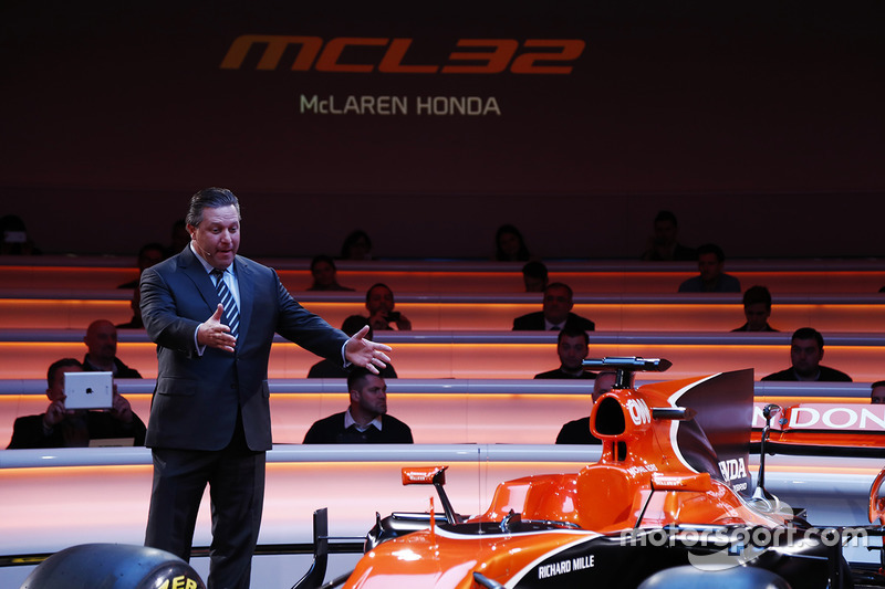 McLaren MP4 ismini kullanmayı bıraktı ve turuncu rengi kullanmaya başladı