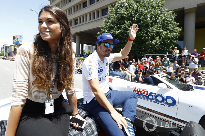 Fernando Alonso, Andretti Autosport Honda, con su novia, Linda Morselli