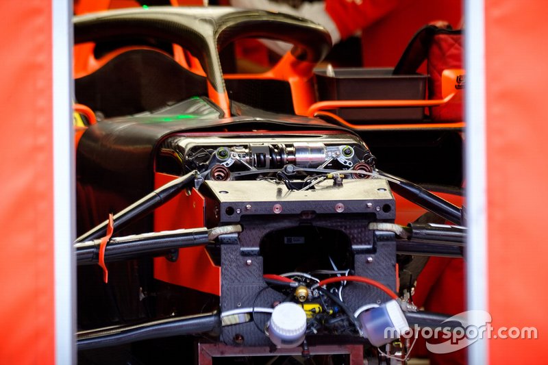 Ferrari SF90, dettaglio della sospensione anteriore di Spa