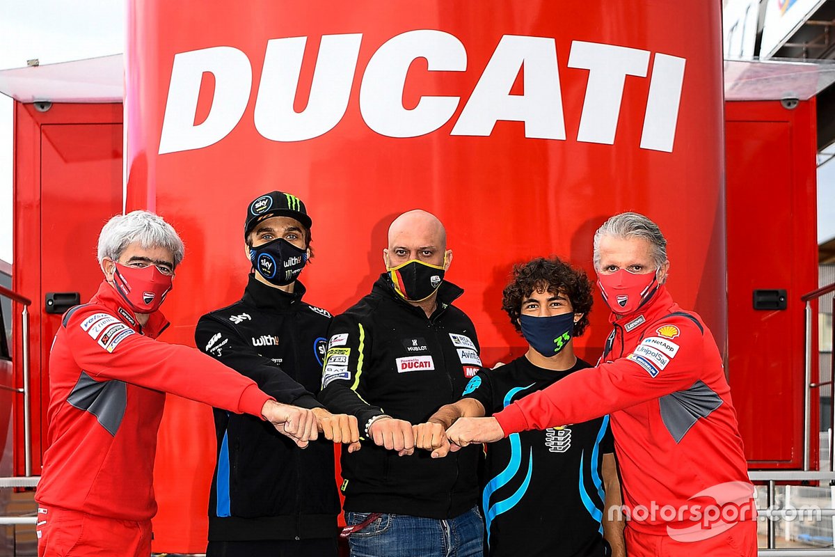 Luca Marini dan Enea Bastianini, Esponsorama Racing bersama Luigi Dall'Igna, Ducati General Manager, Raul Romero, Esponsorama Racing Team dan Paolo Ciabatti, Ducati Sporting Director