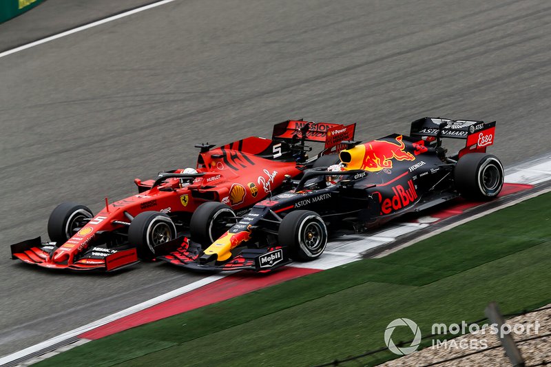 Себастьян Феттель, Ferrari SF90 та Макс Ферстаппен, Red Bull Racing RB15, боротьба
