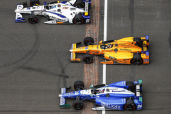 J.R. Hildebrand, Ed Carpenter Racing, Chevrole; Fernando Alonso, Andretti Autosport, Honda; Takuma S