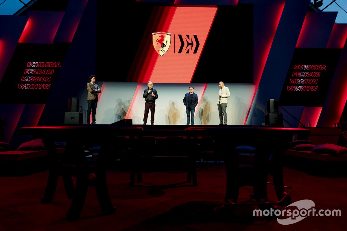 Mattia Binotto, Mirek Zelinski, Louis Camilleri, Riccardo Parino auf der Ferrari-Bühne