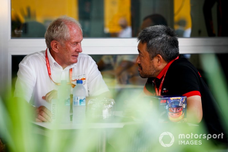 Helmut Marko, Consultant, Red Bull Racing and Masashi Yamamoto, General Manager, Honda Motorsport