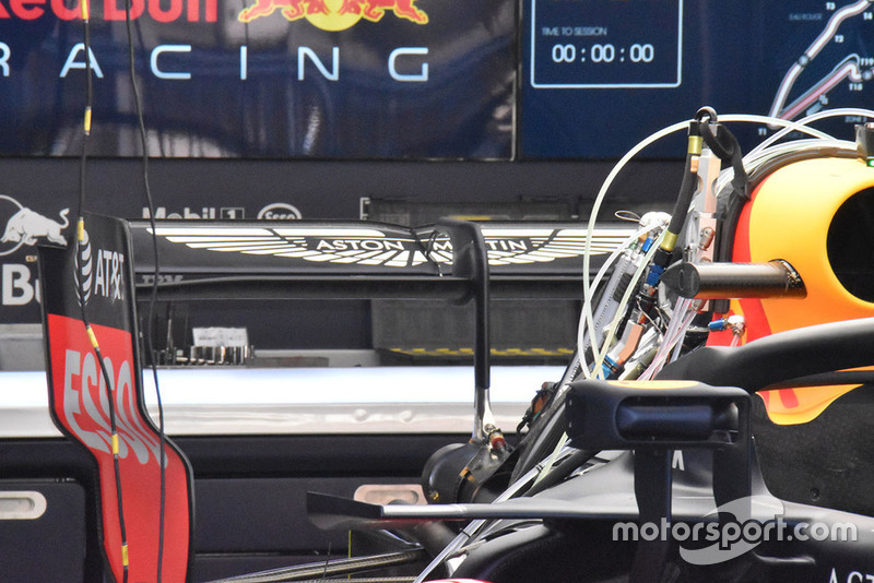 Red Bull Racing RB14, dettaglio dell'ala posteriore molto scarica