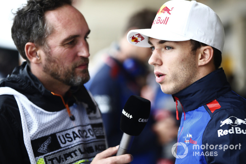 Pierre Gasly, Scuderia Toro Rosso, discute avec Franck Montagny de Canal+