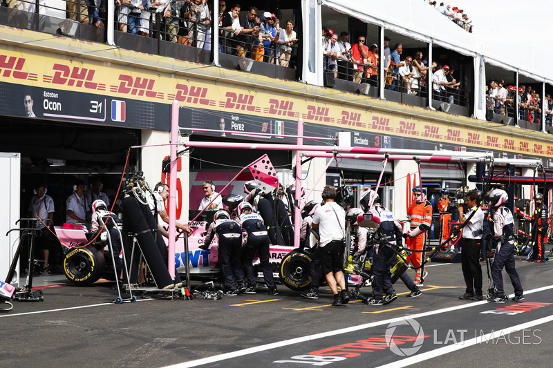 Sergio Perez, Force India VJM11, is returned to the garage and retired from the race