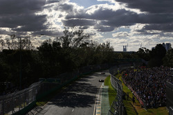 Kimi Raikkonen, Ferrari SF71H, leads Daniel Ricciardo, Red Bull Racing RB14 Tag Heuer