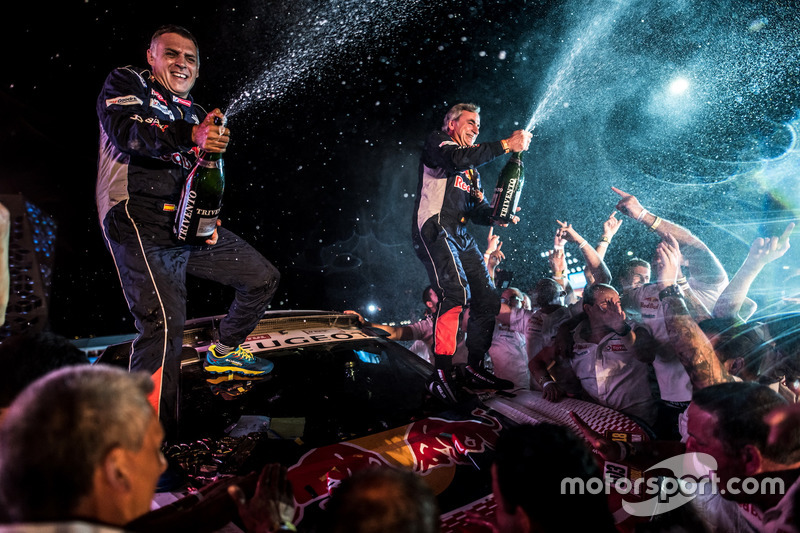 Переможці- #303 Peugeot Sport Peugeot 3008 DKR: Карлос Сайнс, Лукас Крус