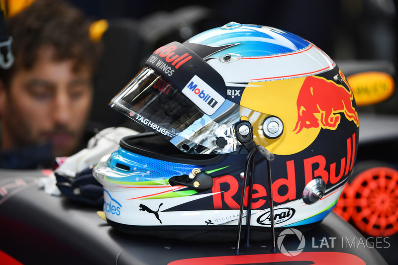 Daniel Ricciardo, Red Bull Racing RB13 casco
