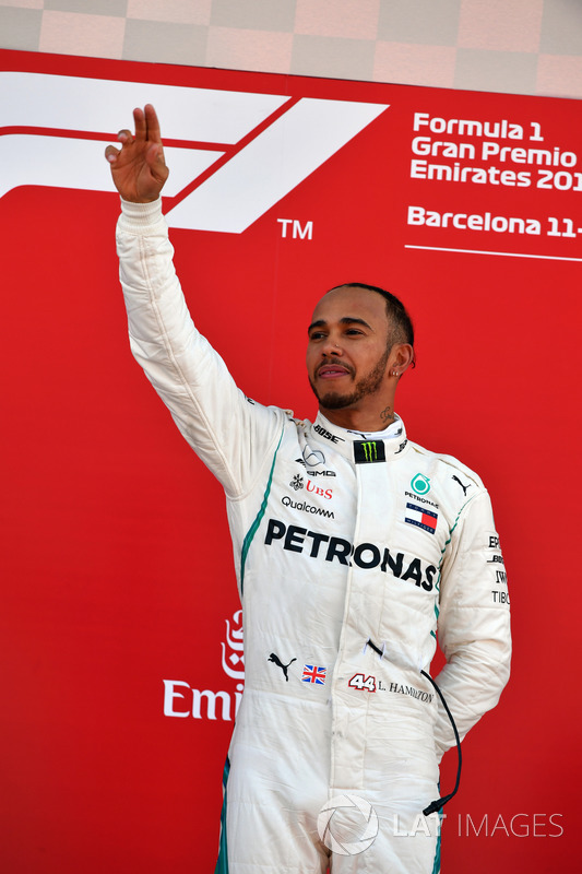 Hamilton tarolt a Mercedesszel Barcelonában - F1 2018