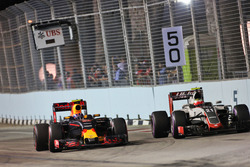 Макс Ферстаппен, Red Bull Racing RB12, Естебан Гурьеррес, Haas F1 Team VF-16