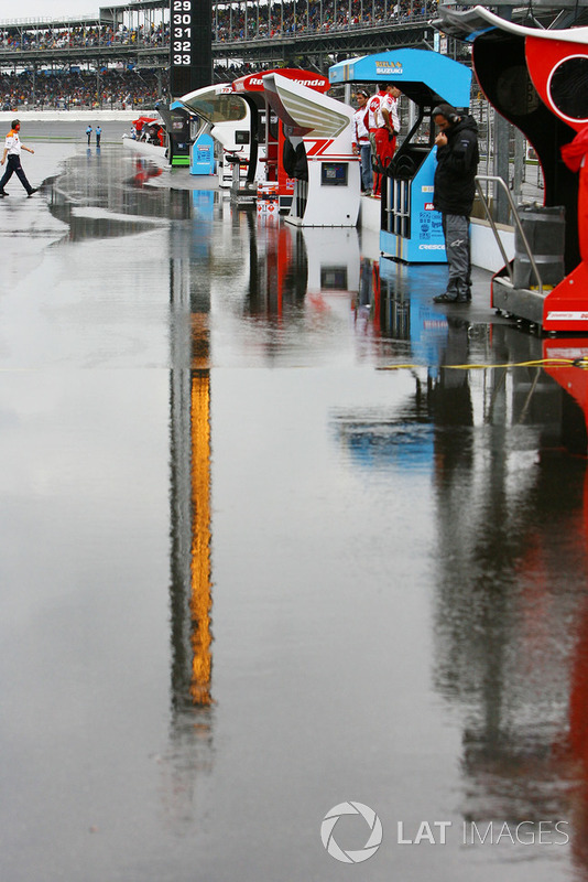 La voie des stands inondée