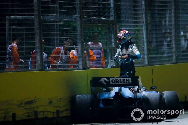 George Russell, Williams Racing FW42 dopo aver urtato il muro dopo il contatto con Grosjean