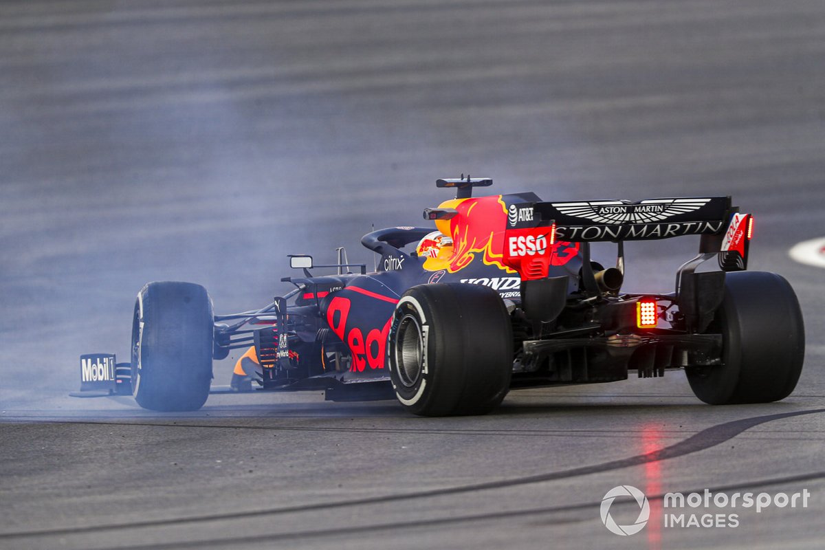 Max Verstappen, Red Bull Racing RB16, spin atıyor