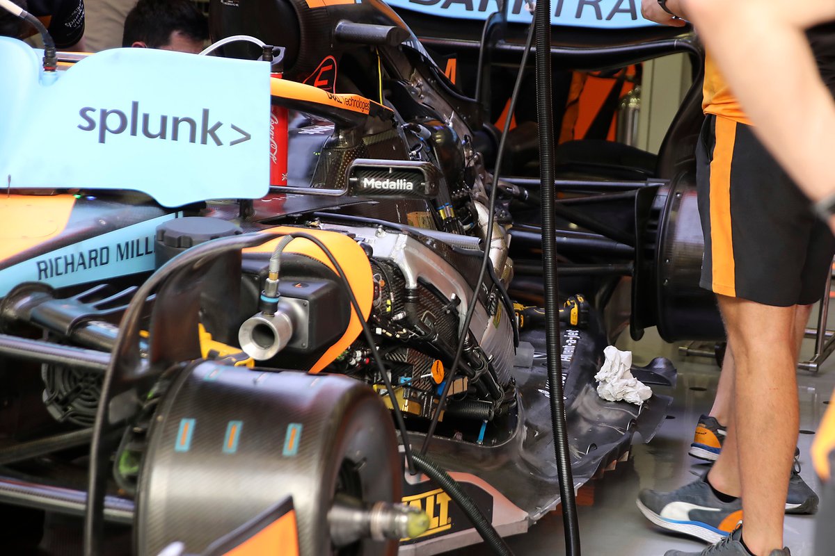 Detalle del lateral y piso del McLaren MCL36