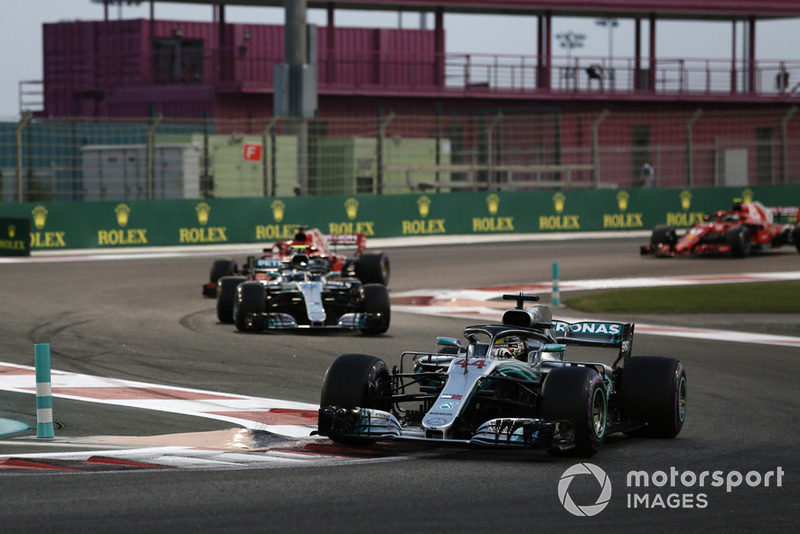 Льюіс Хемілтон, Mercedes AMG F1 W09, лідитрує