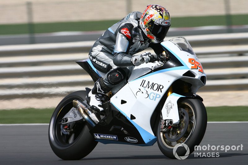 Jeremy McWilliams, menjadi salah satu pembalap Inggris yang sempat turun di kelas 500cc hingga MotoGP antara 1993-1996, 2000, 2002-2005, dan 2007. Tampak ia saat menggeber motor Ilmor di MotoGP 2007.
