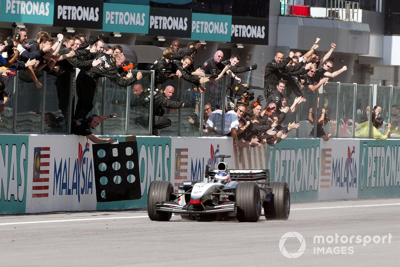 Race winner Kimi Raikkonen, McLaren