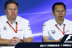 Zak Brown, Direttore Esecutivo, McLaren Technology Group, Yusuke Hasegawa, Senior Managing Officer,