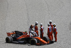 Stoffel Vandoorne, McLaren, retires after contact, Felipe Massa, Williams FW40